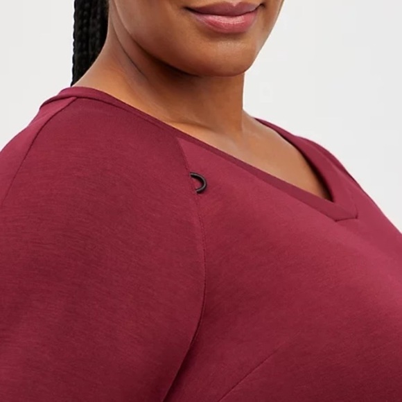 NWT TorridStrong Waistband Short Sleeve Scrub Top In Burgundy - Picture 4 of 10